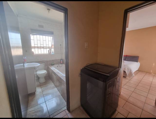 1 BEDROOM HOUSE FOR SALE IN HENLEY ON KLIP